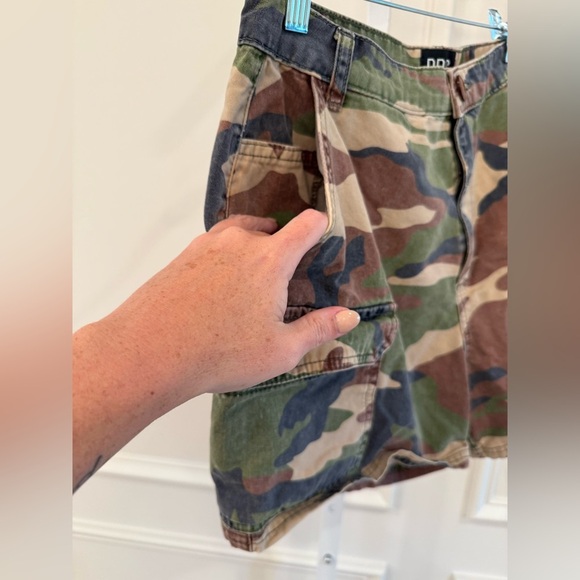 BDG Camouflage Cargo Shorts - Picture 5 of 9